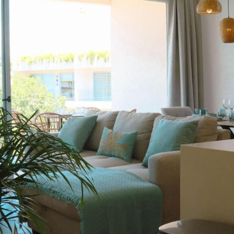 Stylish Apt with Private Balcony, Pool and Gym - Apartamento - 25