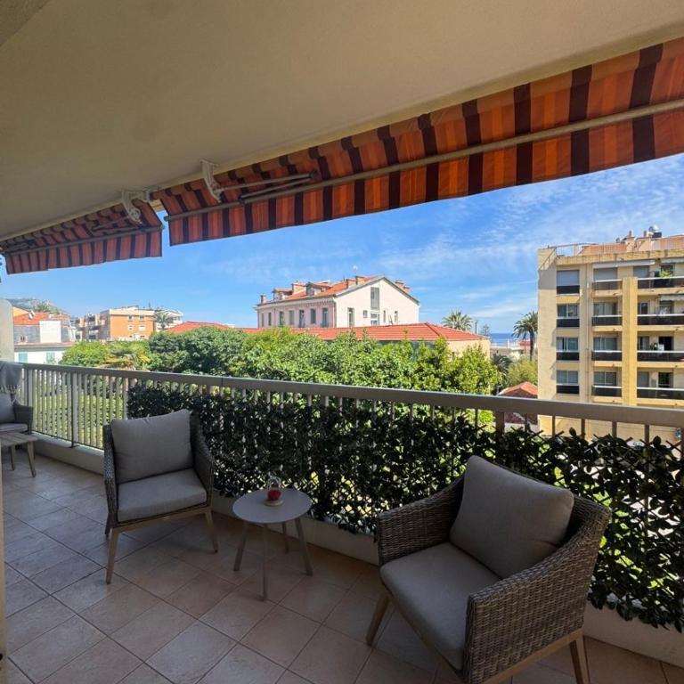 Elegant Riviera Apartment with Large Sunny Terrace - One-Bedroom Apartment with Terrace - 9