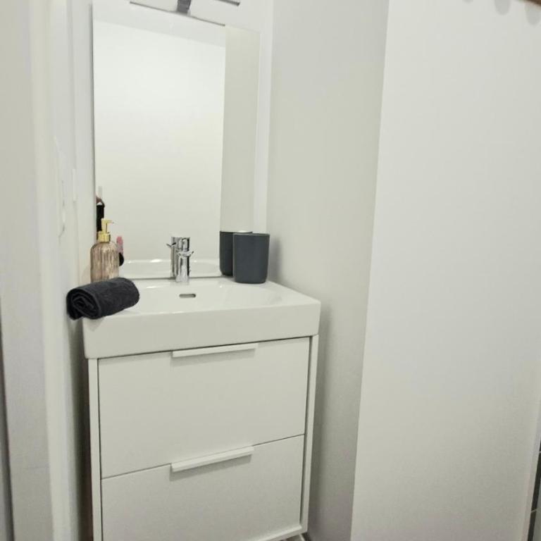 Studio moderne et cosy, hypercentre du Mans - Apartment - 2