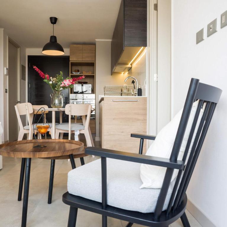 Charming 2BR Retreat for Five in Lively Nunoa - Apartamento - 6
