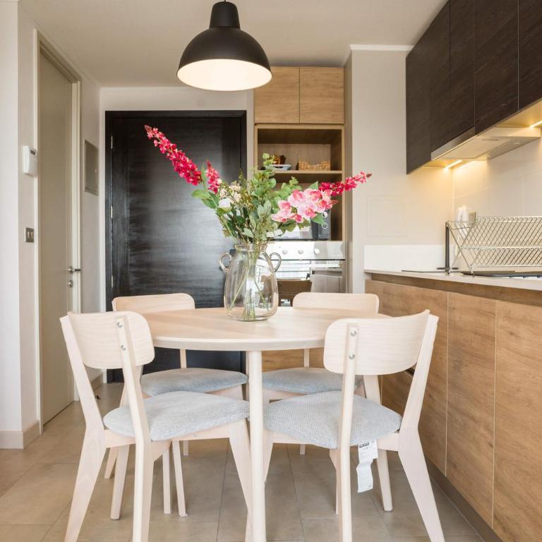 Charming 2BR Retreat for Five in Lively Nunoa - Apartamento - 5