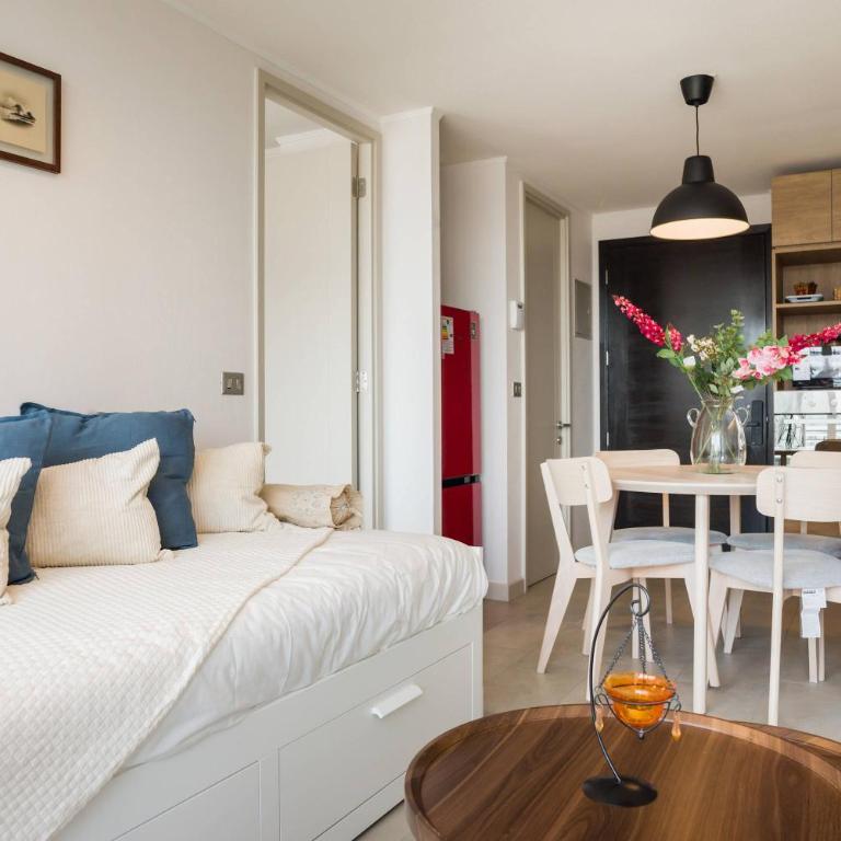 Charming 2BR Retreat for Five in Lively Nunoa - Apartamento - 34