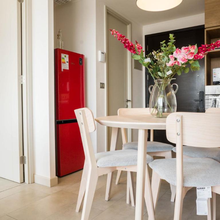 Charming 2BR Retreat for Five in Lively Nunoa - Apartamento - 14