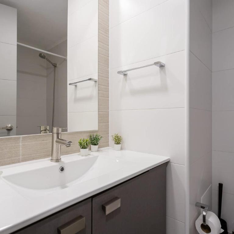 Explore Providencia from Our Sleek 2BR - Apartamento - 49
