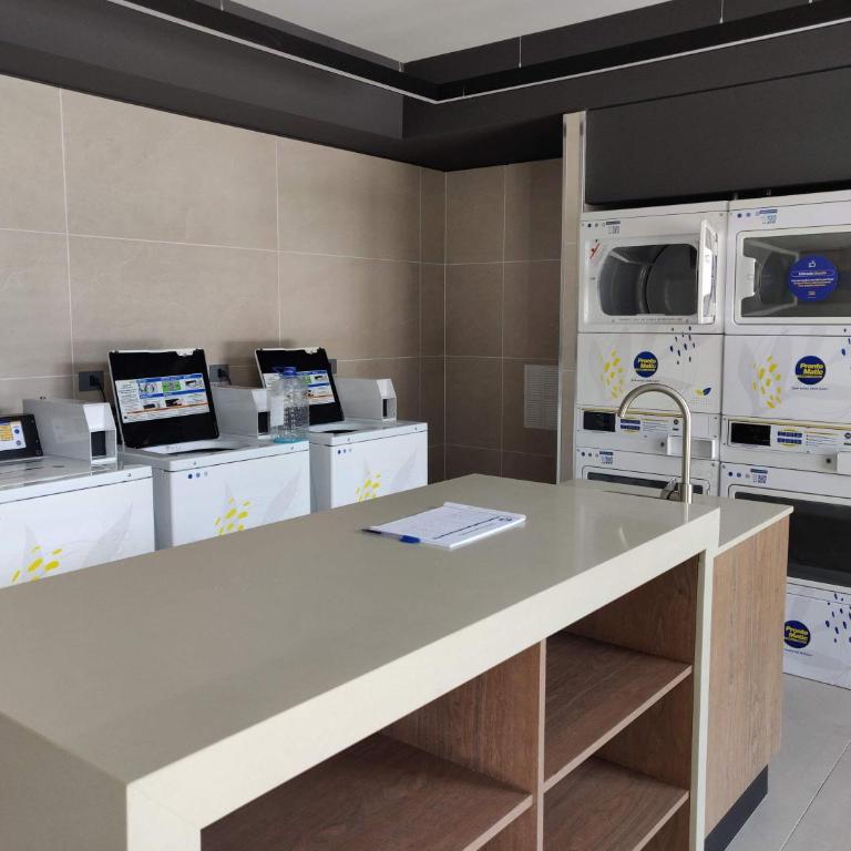 Explore Providencia from Our Sleek 2BR - Apartamento - 39