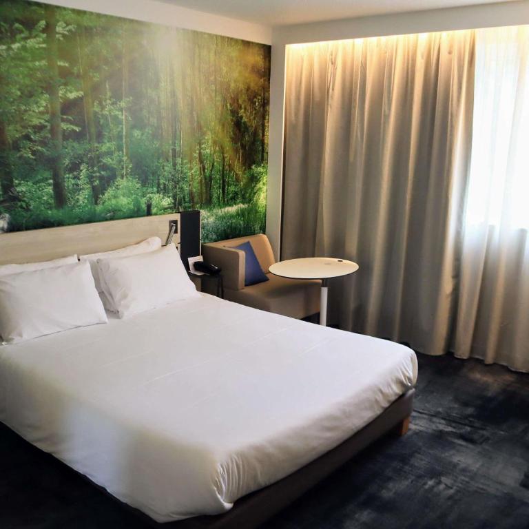 Novotel Rennes Alma - Chambre Lit Queen-Size Supérieure - Accessible aux Personnes à Mobilité Réduite - 1