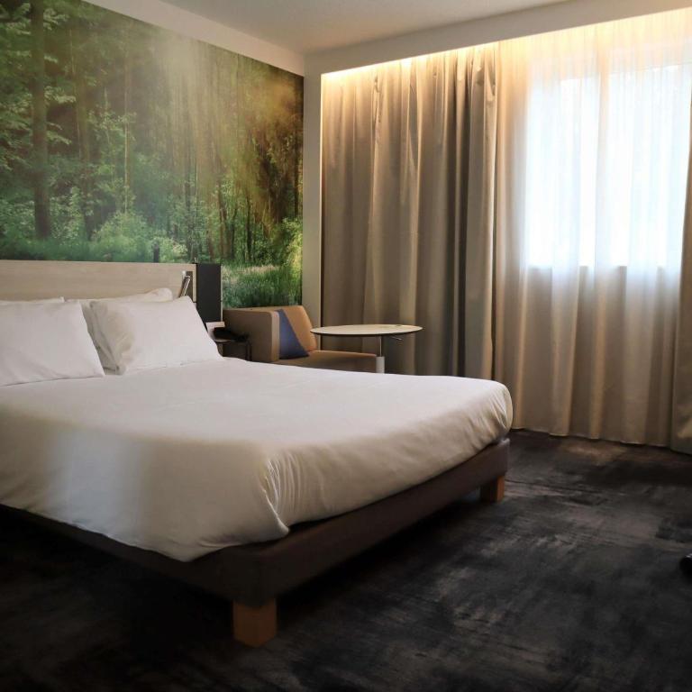 Novotel Rennes Alma - Chambre Lit Queen-Size Supérieure - Accessible aux Personnes à Mobilité Réduite - 4