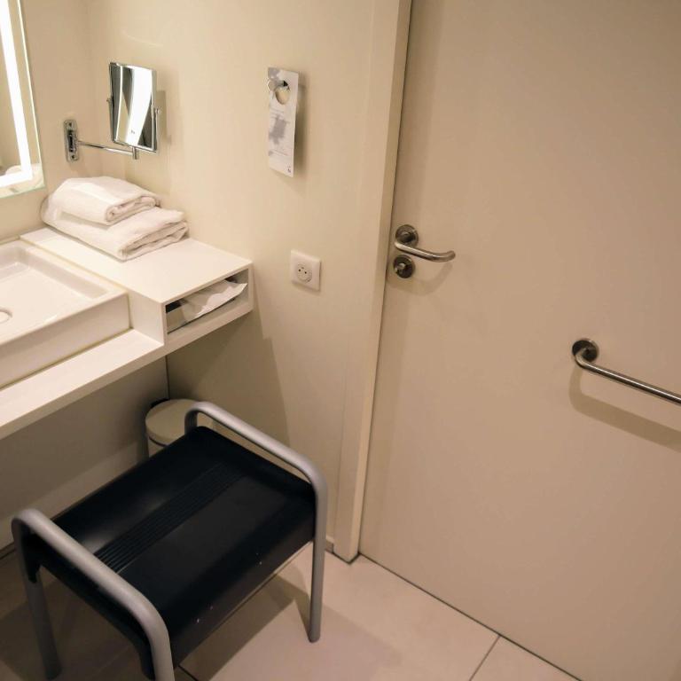 Novotel Rennes Alma - Chambre Lit Queen-Size Supérieure - Accessible aux Personnes à Mobilité Réduite - 5