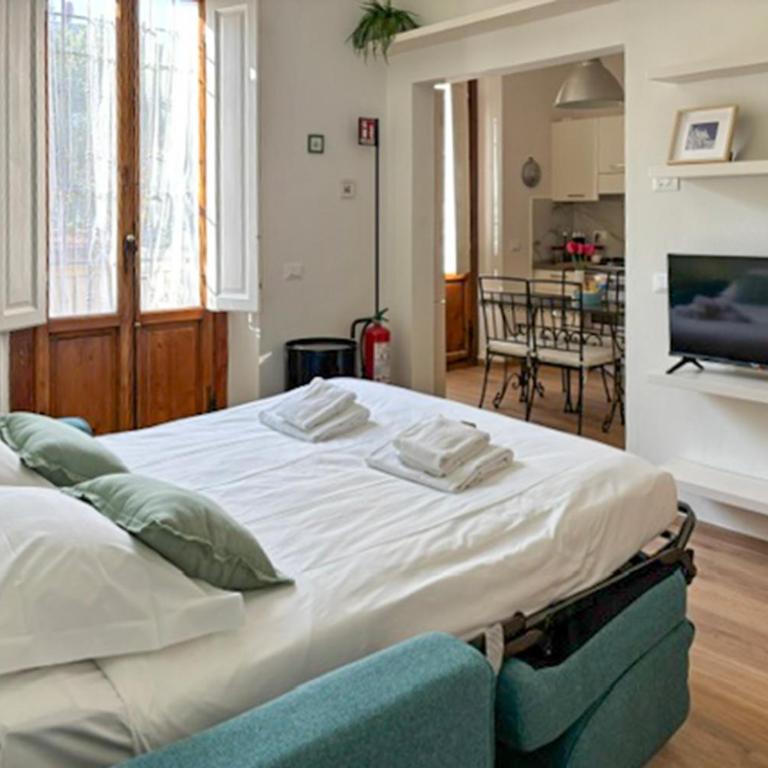 Luminoso Appartamento con Giardino e Terrazza Privati - 2 Camere - Parcheggio Comodo - Two-Bedroom Apartment with Garden View - 50