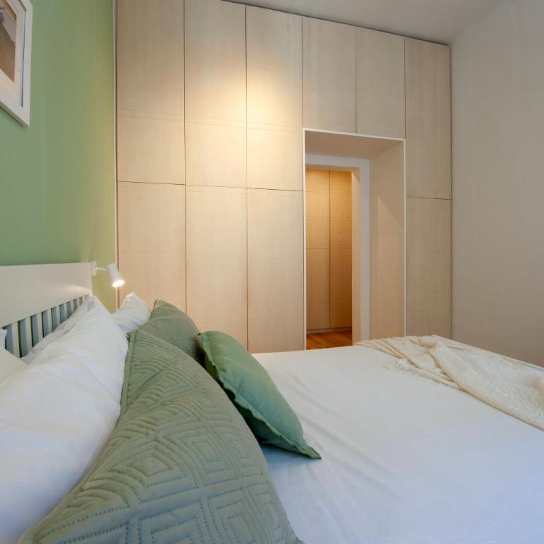 Luminoso Appartamento con Giardino e Terrazza Privati - 2 Camere - Parcheggio Comodo - Two-Bedroom Apartment with Garden View - 24