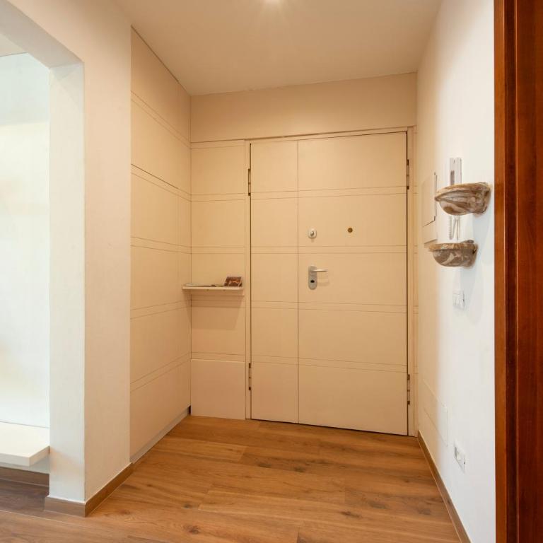 Luminoso Appartamento con Giardino e Terrazza Privati - 2 Camere - Parcheggio Comodo - Two-Bedroom Apartment with Garden View - 30