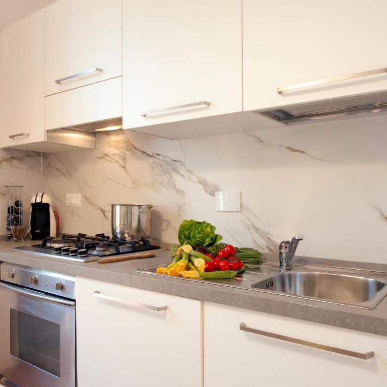 Luminoso Appartamento con Giardino e Terrazza Privati - 2 Camere - Parcheggio Comodo - Two-Bedroom Apartment with Garden View - 6
