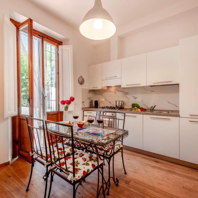 Luminoso Appartamento con Giardino e Terrazza Privati - 2 Camere - Parcheggio Comodo - Two-Bedroom Apartment with Garden View - 3