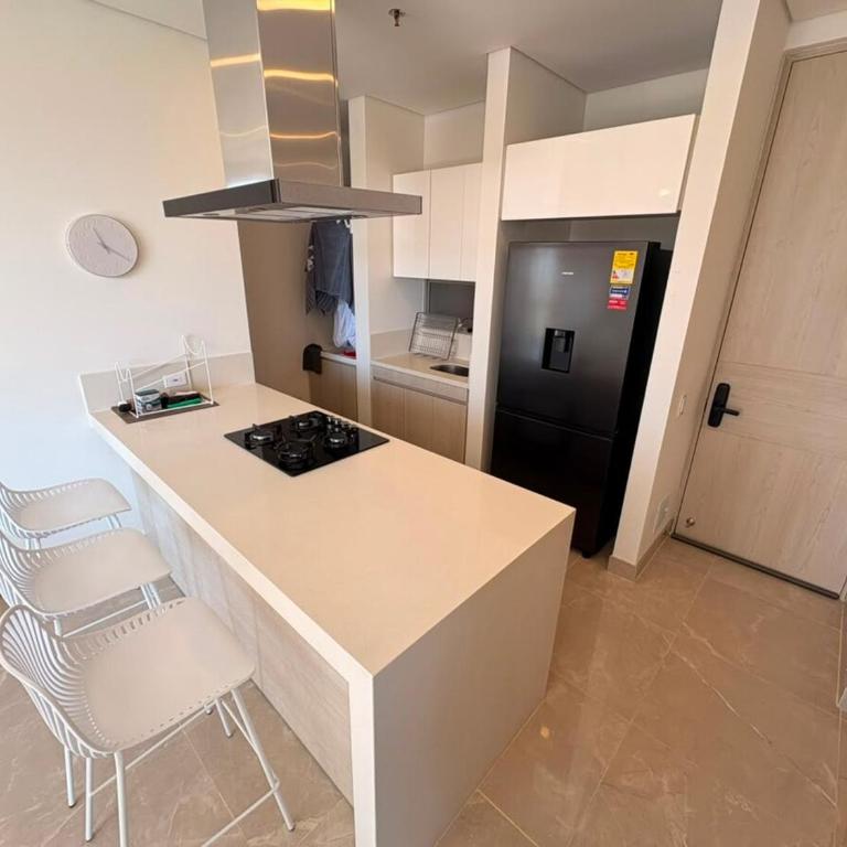 Amplio Apartamento con Vista Lateral al Mar - Three-Bedroom Apartment - 15