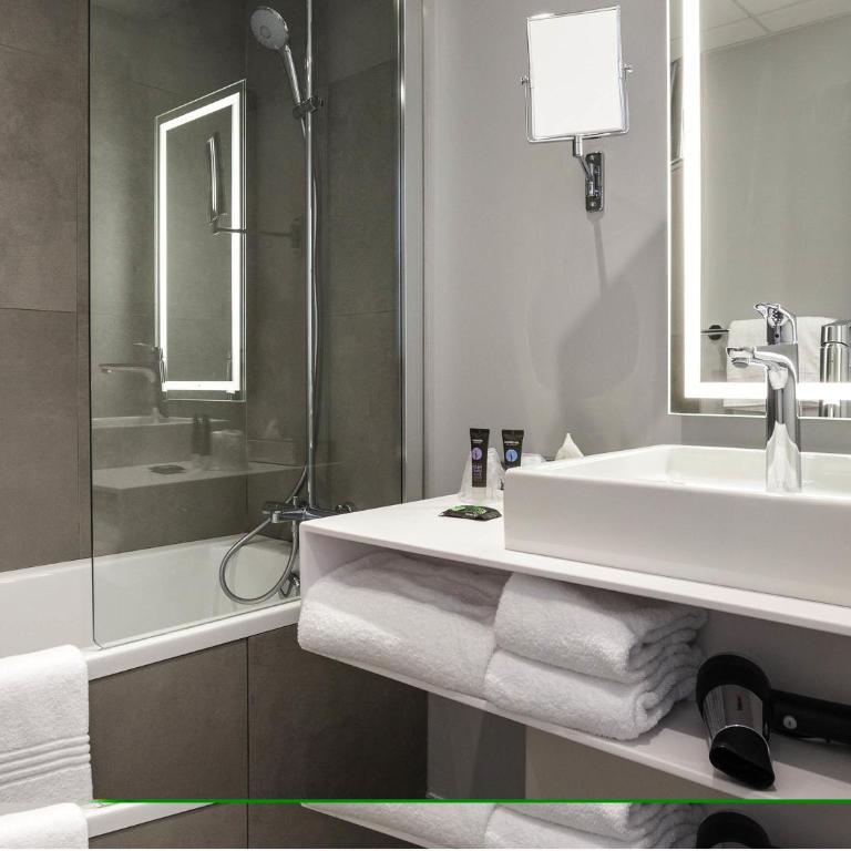 Novotel Annecy Centre - Chambre Classique avec 1 Lit Double et 1 Lit Simple - 1