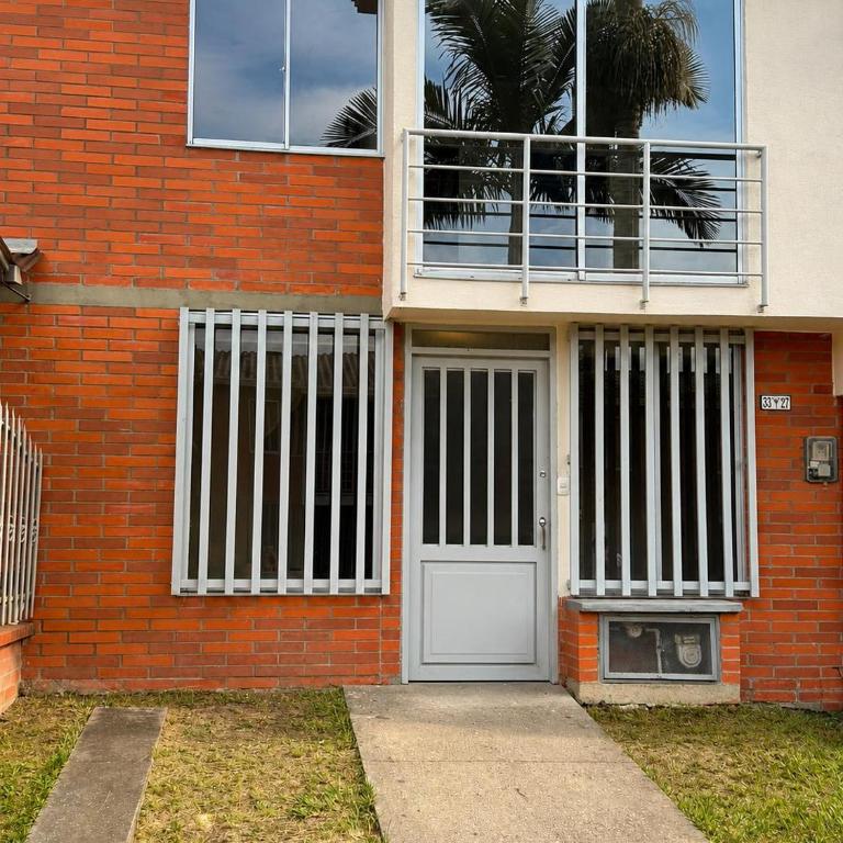 Tu hogar en Pereira, Casa amplia, comoda y acogedora - Casa de 4 dormitorios - 9