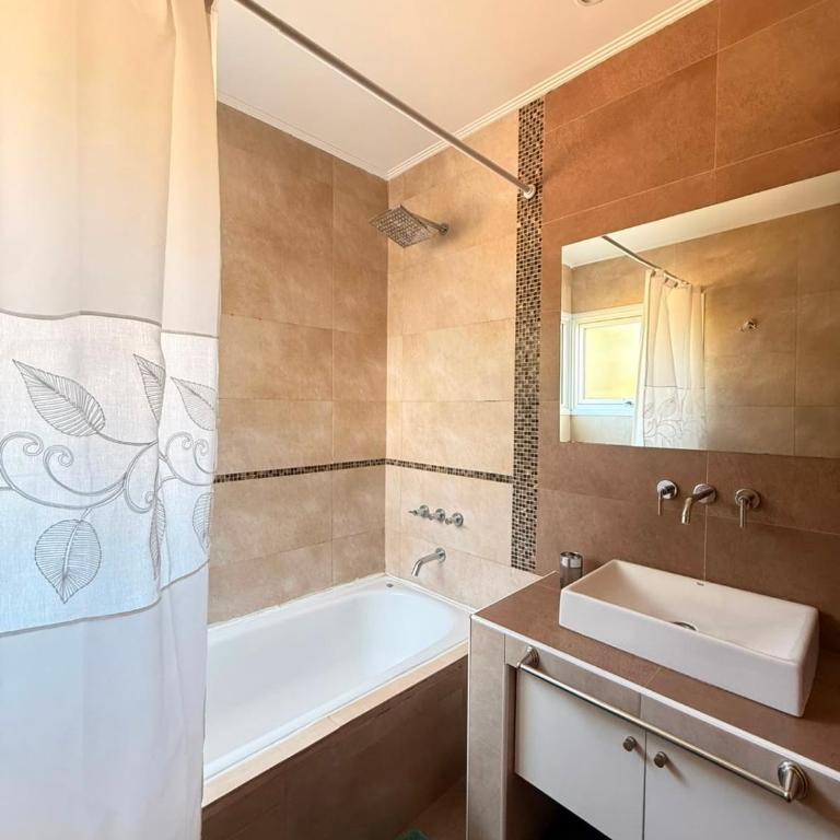 Casa barrio cerrado con 24-Horas de seguridad en Chacras de coria Mendoza - Three-Bedroom Villa - 16