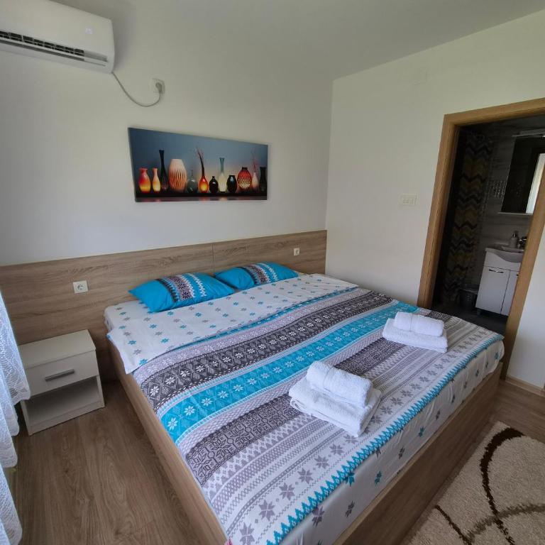 Apartmani Koprivica - Dvokrevetna Soba sa Bračnim Krevetom - 1