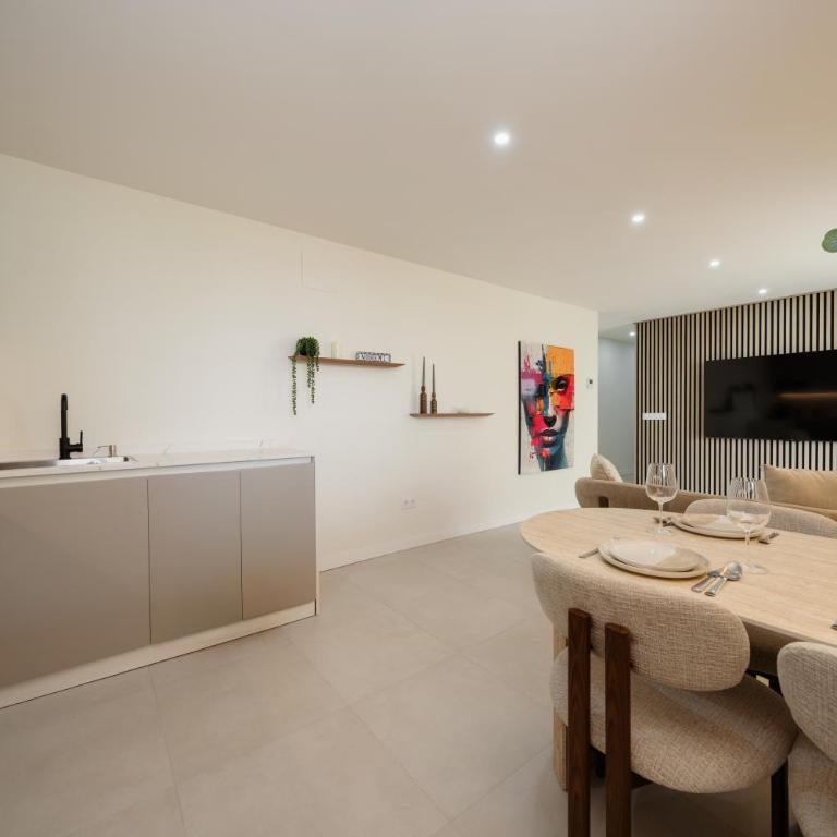 Modern apartment with large terrace and gym - Two-Bedroom Apartment with View - 13