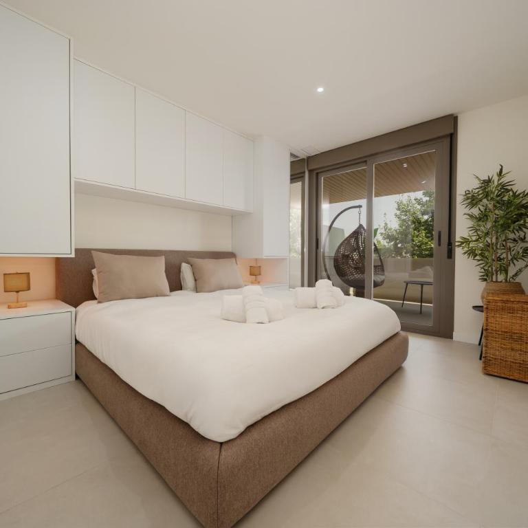 Modern apartment with large terrace and gym - Two-Bedroom Apartment with View - 53