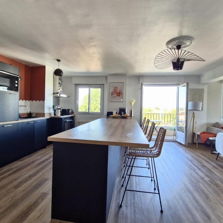 Appartement T4 plein centre - parking sécurisé - Appartamento con 3 Camere da Letto e Vista Montagna - 1