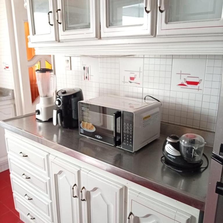 Apto Vacacional El Laguito - Edificio Gloria - Three-Bedroom Apartment - 16