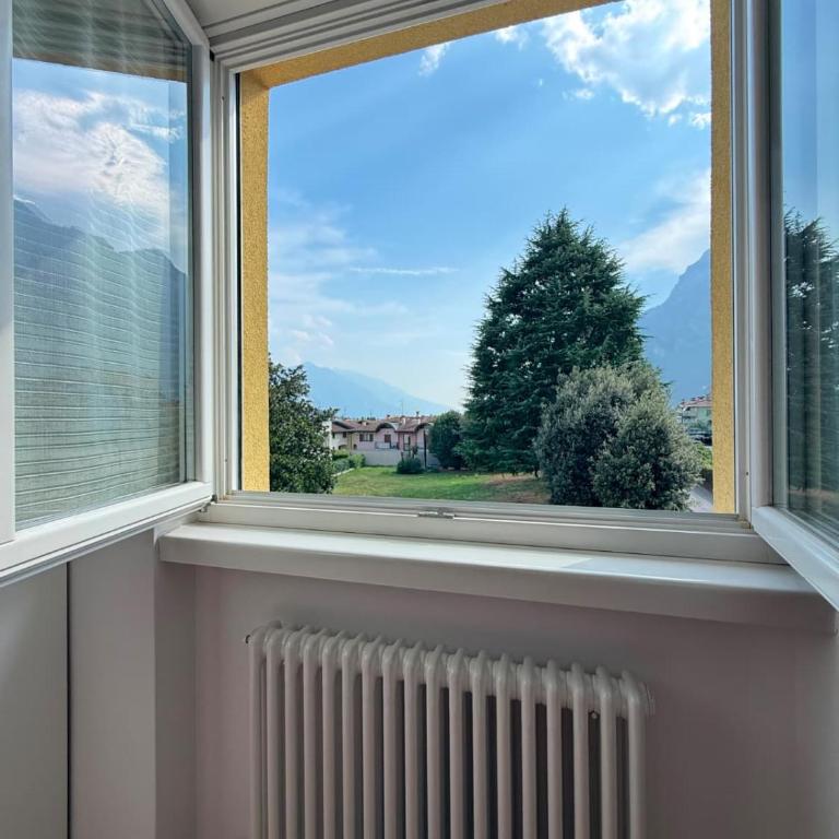 BeeOliva Garda & Garage Arco - Appartamento con 1 Camera da Letto, Balcone e Vista Montagna - 1