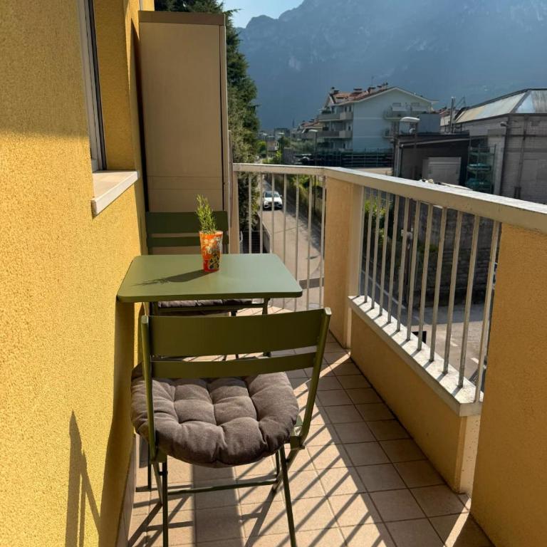 BeeOliva Garda & Garage Arco - Appartamento con 1 Camera da Letto, Balcone e Vista Montagna - 9