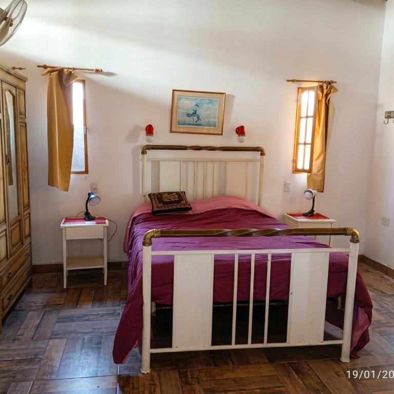 Piscina, quincho y vista al Cordón del Plata - Casa Unifamiliar de 3 dormitorios - 12