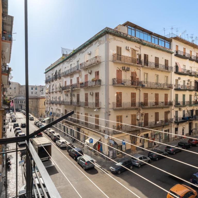 HG white - Camera King con Balcone - 2