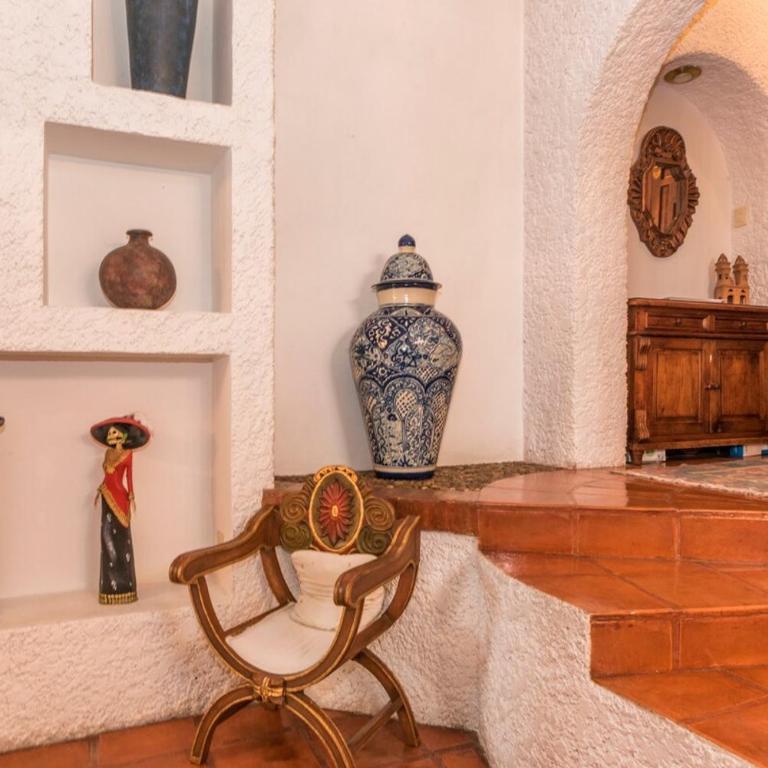 Old World Charm & Amazing Views in Historic Center - One-Bedroom House - 1