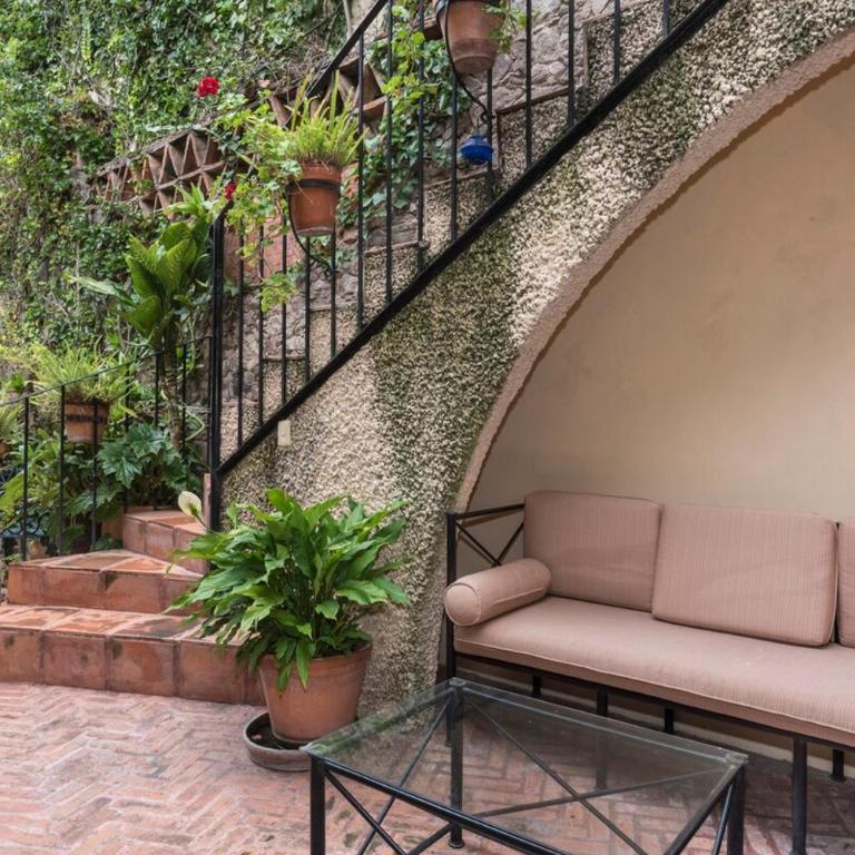 Old World Charm & Amazing Views in Historic Center - One-Bedroom House - 2