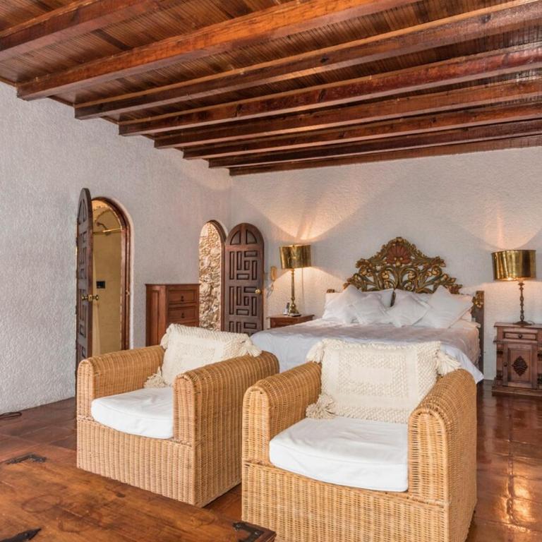 Old World Charm & Amazing Views in Historic Center - One-Bedroom House - 3