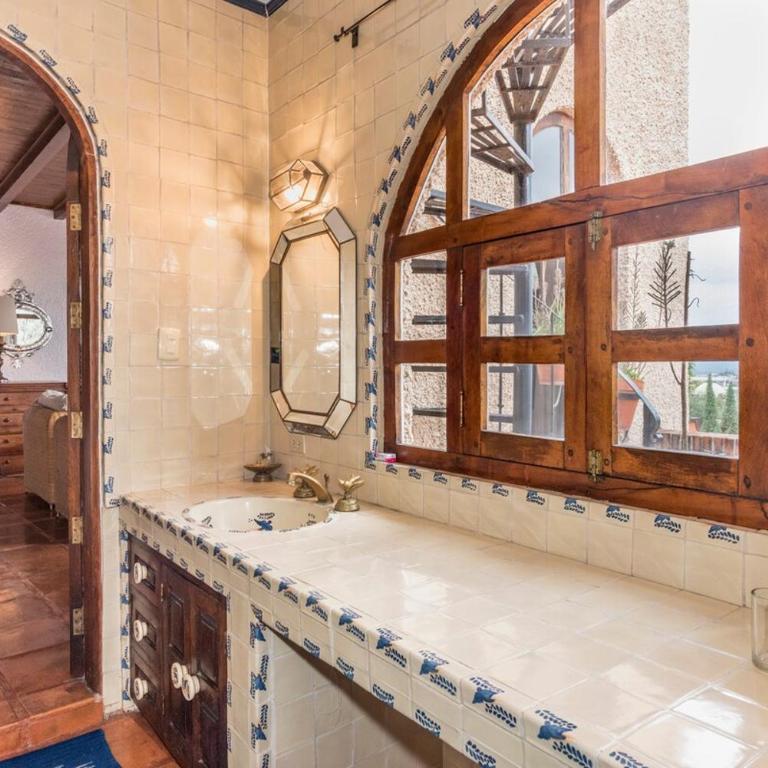Old World Charm & Amazing Views in Historic Center - One-Bedroom House - 5