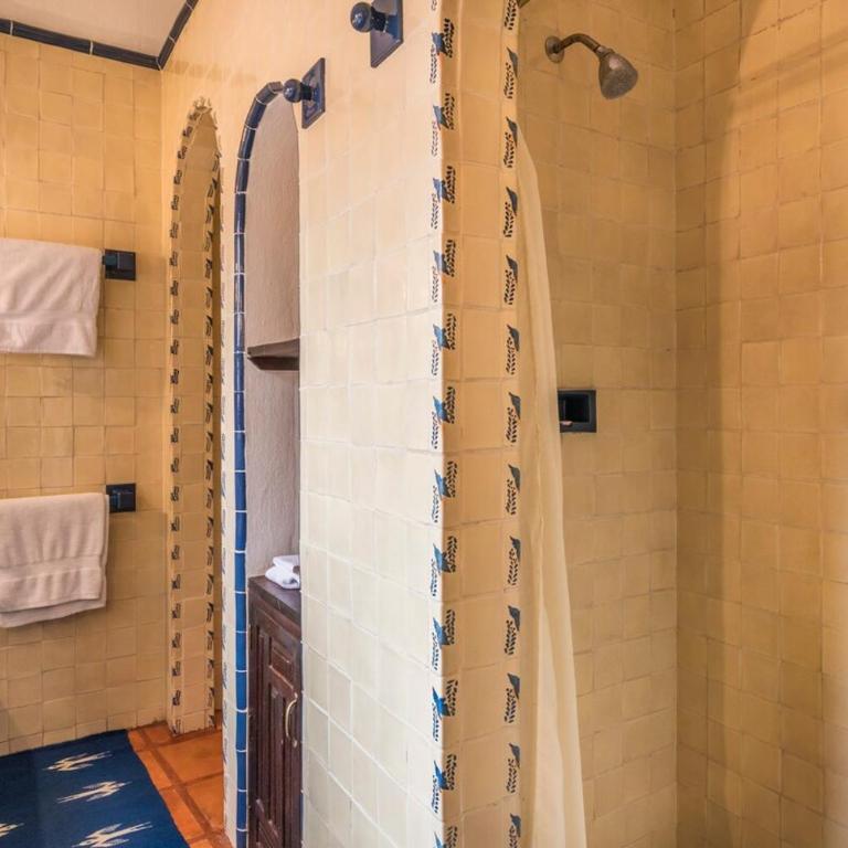 Old World Charm & Amazing Views in Historic Center - One-Bedroom House - 11