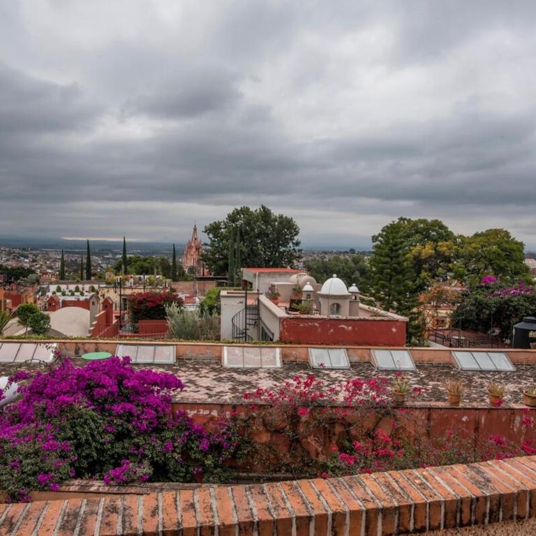 Old World Charm & Amazing Views in Historic Center - One-Bedroom House - 12