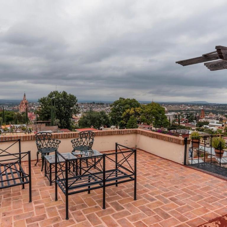 Old World Charm & Amazing Views in Historic Center - One-Bedroom House - 14