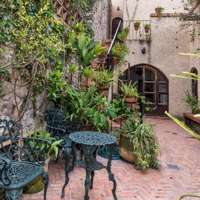 Old World Charm & Amazing Views in Historic Center - One-Bedroom House - 15