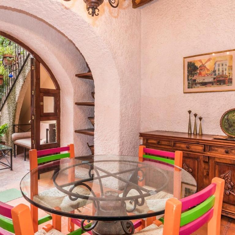 Old World Charm & Amazing Views in Historic Center - One-Bedroom House - 17