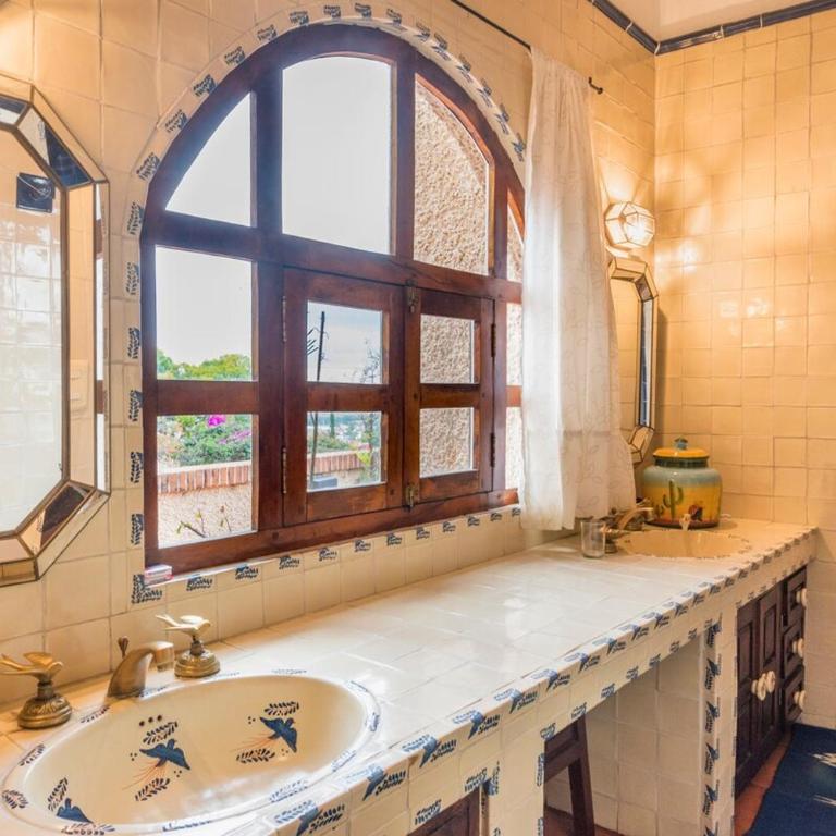 Old World Charm & Amazing Views in Historic Center - One-Bedroom House - 21
