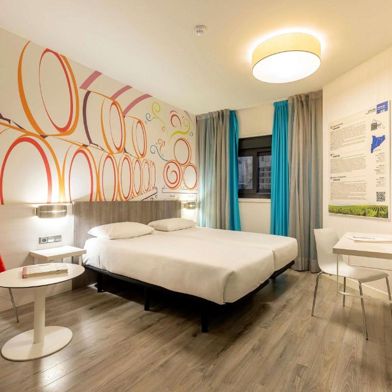 Ibis Styles Madrid Prado - Camera Matrimoniale con Letto Supplementare per Bambini - 1