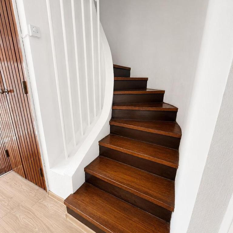 Riverside Residence, 10min Airport - Three-Bedroom Vacation Home - 7
