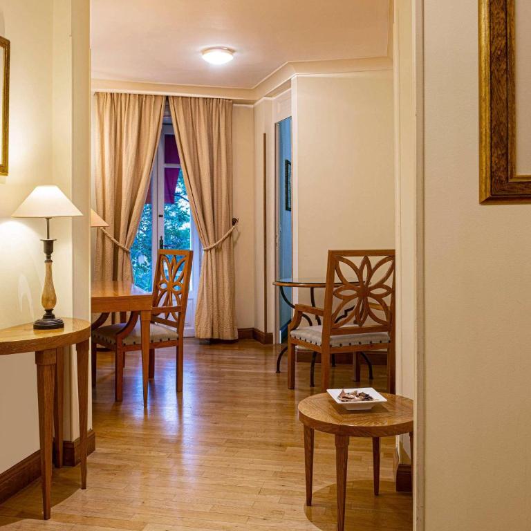 Hotel de la Cité Carcassonne - MGallery Collection - Suite avec 1 Lit Double et Canapé-Lit avec Terrasse - 4