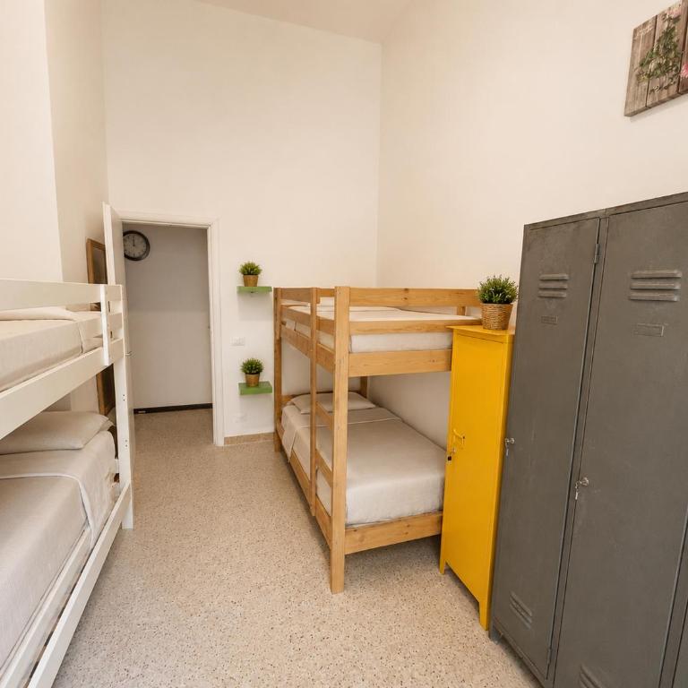 LIKE Hostel - 4-Bed Female Dormitory Room - 2