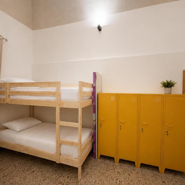 LIKE Hostel - 6-Bed Mixed Dormitory Room - 3
