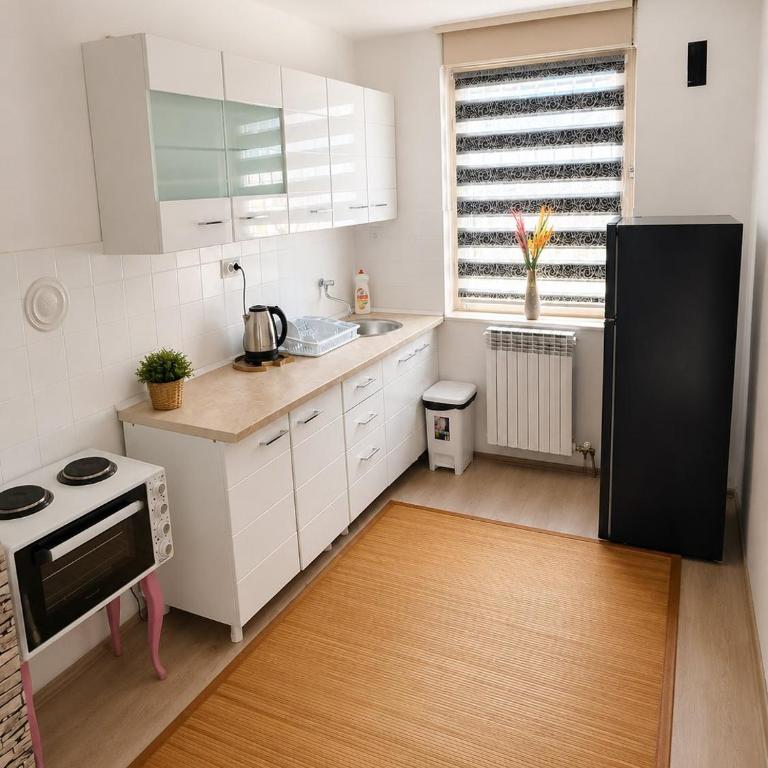 Riverside Residence, 10min Airport - Three-Bedroom Vacation Home - 2