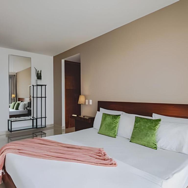 Sunset Oceanfront+ Gym Jacuzzi - Apartment with Sea View - 11