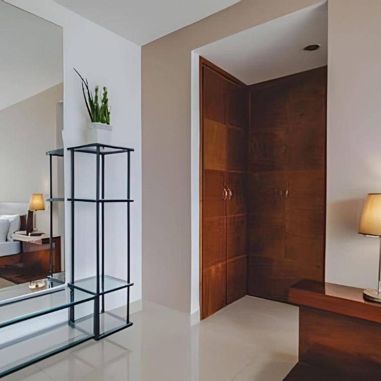 Sunset Oceanfront+ Gym Jacuzzi - Apartment with Sea View - 12