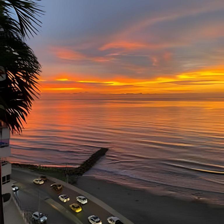 Sunset Oceanfront+ Gym Jacuzzi - Apartment with Sea View - 19