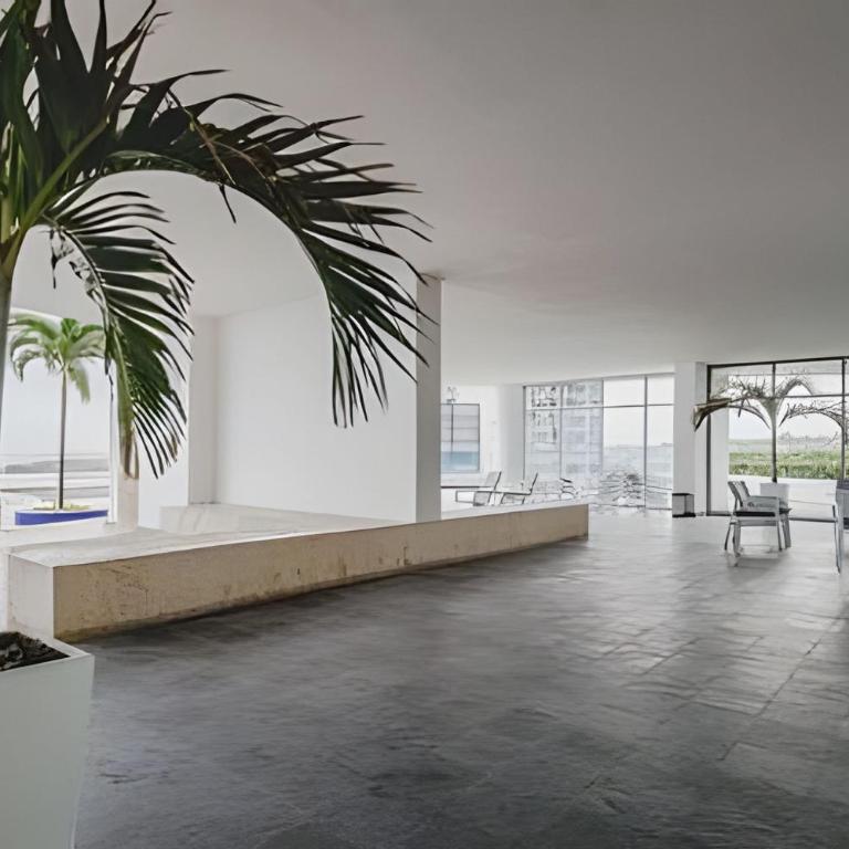 Sunset Oceanfront+ Gym Jacuzzi - Apartment with Sea View - 33